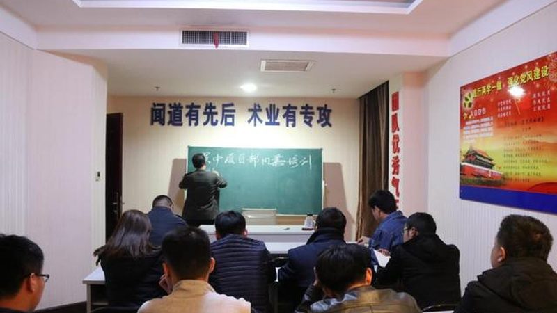 相较于传统的线下培训，线上心理咨询师培训具有以下优势：